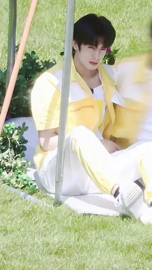 宋威龙牛气满满的哥哥##宋威龙给大脚趾取名叫威哥