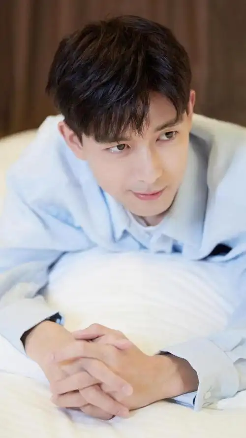 小清新帅气男神李现休闲衬衫迷人写真