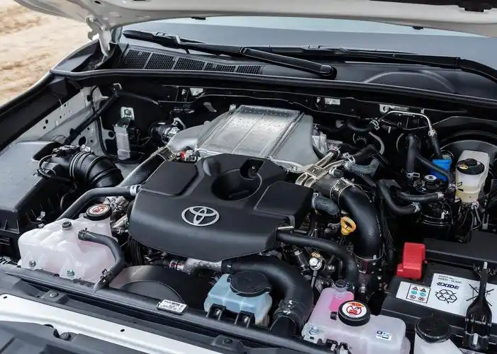 卉眼识车丰田hilux特别版新车搭载24t和28t两款柴油发动机