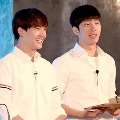 【图】花少2杨洋与井柏然合影图片曝光 两人同床感情升温