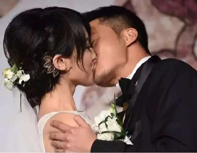 吴京吃醋电影首日票房101万谢楠被嘲回家伺候老公和孩子