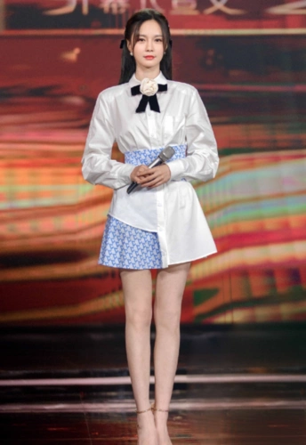 沈梦辰自嘲卸妆后跟宋小宝一样黑,平时全身要涂美白粉,好夸张_腾讯