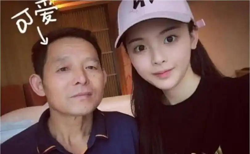 我想知道杨超越的妈妈到底多美 才能基因突变出杨超.