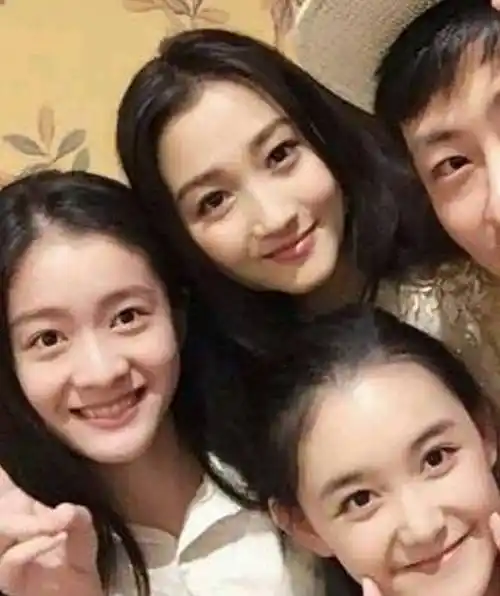 原创00花被分为"3个梯队",有人拿影后,有人成网红_沈月_蒋依依_电影