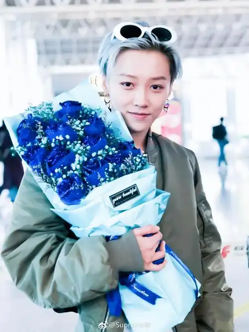 蜜蜂少女队的刘雨昕!