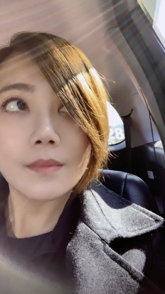 组图:梁静茹晒近照沐浴冬日暖阳 穿运动装健身辗转各地忙工作