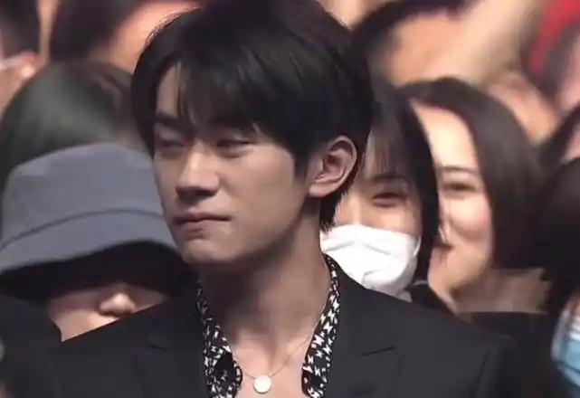 原创易烊千玺出镜无修照曝光无意暴露真实肤色这是刚挖完煤回来