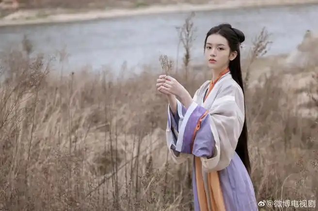 周也阿湘重逢#山河令会员收官,@周也yeah发布一组古装写真.