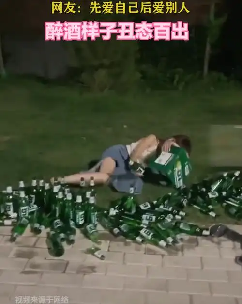 女子失恋和朋友喝酒散心,三人醉倒街头丑态百出,引路人围观!