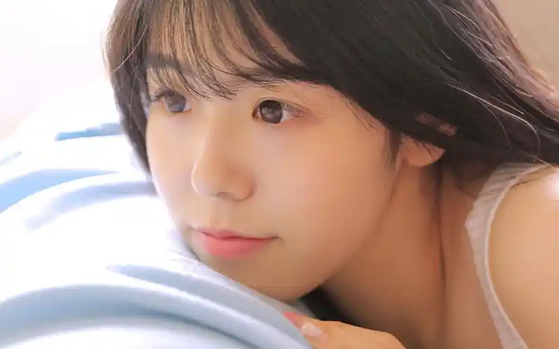 气质长发美女性感写真电脑桌面壁纸