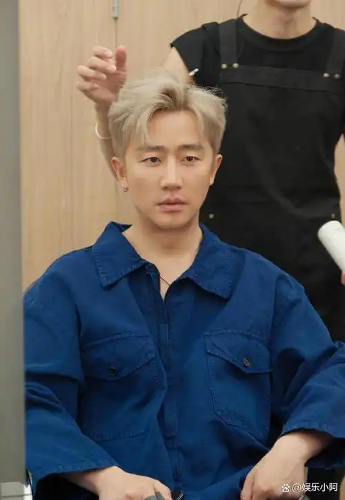 事实证明,"销声匿迹"的黄轩,已经走上了另一条大道