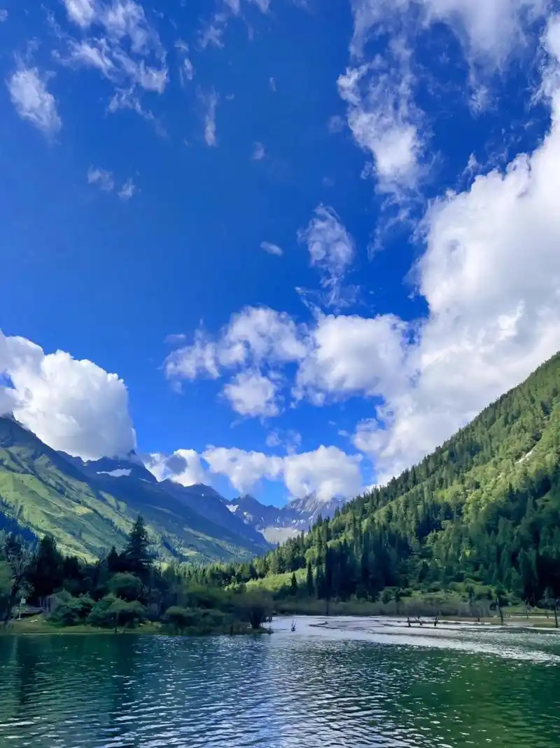 四姑娘山旅游攻略揭秘:探寻双桥沟七大景点的绝美风景
