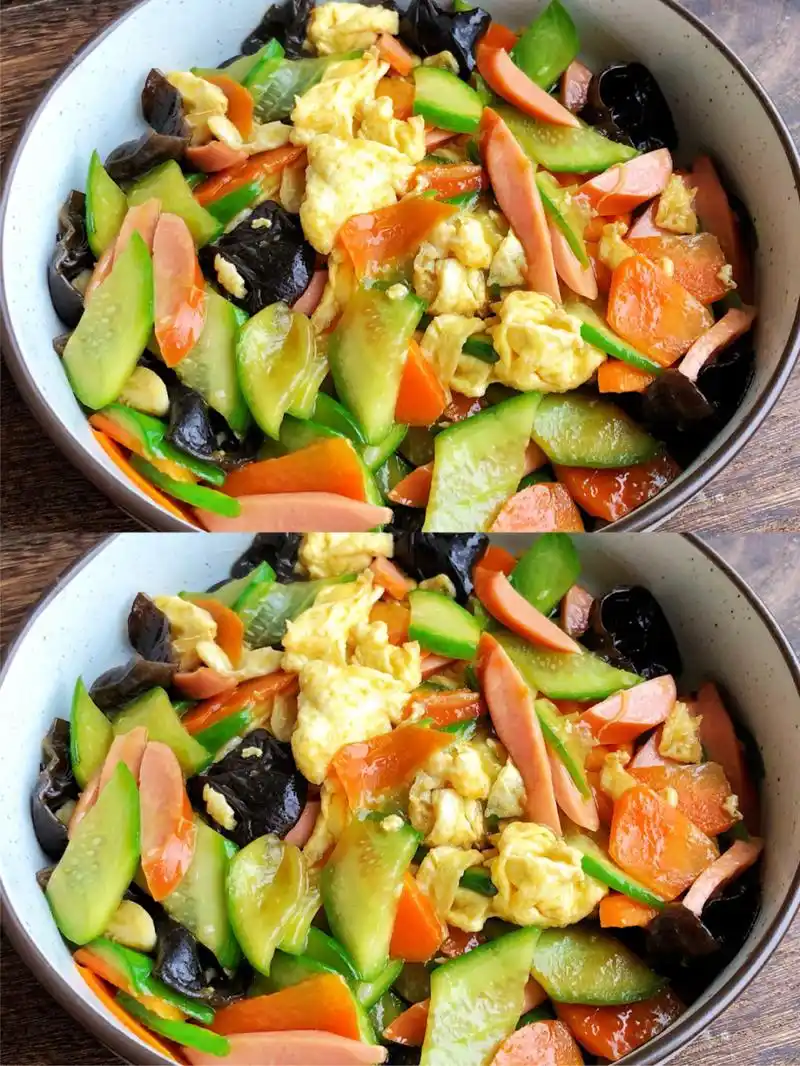 黄瓜炒鸡蛋加点木耳和胡萝卜,颜色搭配会更好看,而且营养更丰富,女儿