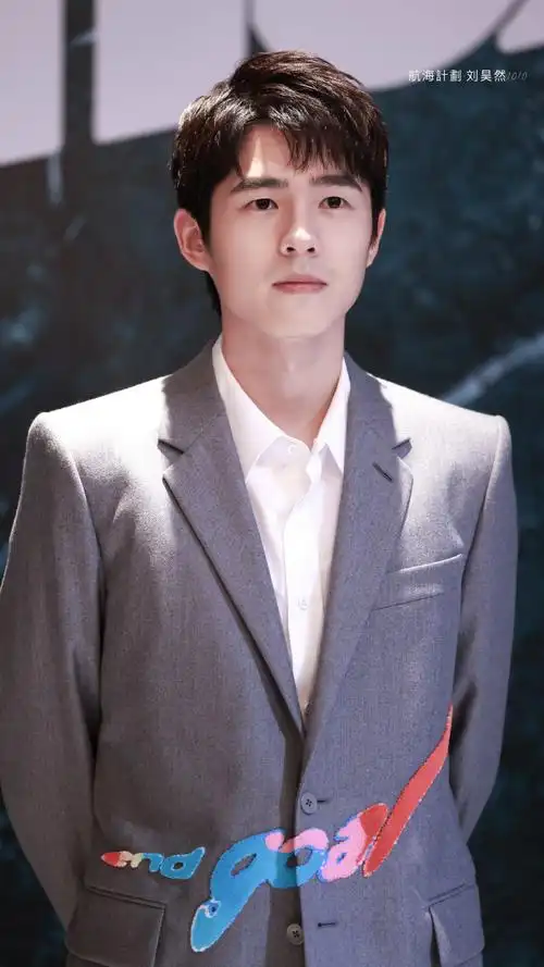 刘昊然超话#刘昊然平原上的摩西#20210708 刘昊然 lv红毯 sh披星戴月