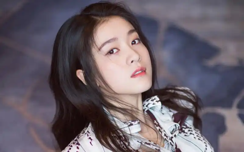 张雪迎优雅写真图片-美女壁纸-高清美女图片-第5图-娟娟壁纸