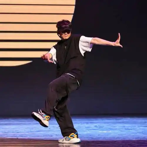 谁不想加入这个舞团呢_hip-hop_基础_舞蹈