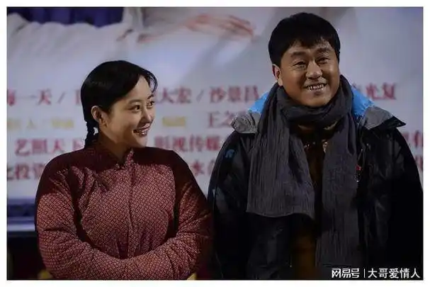 不仅如此,李海洋还在婚后自愿成为一名全职太太,一心一意照顾何冰的