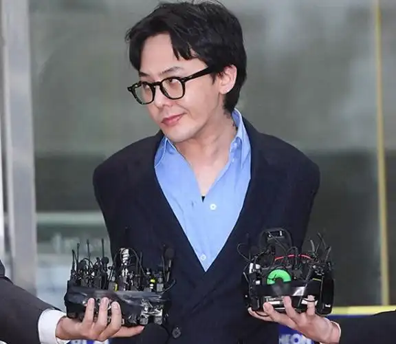 权志龙笑着笑着就结束了调查韩娱圈涉毒事件中药检结果引猜测