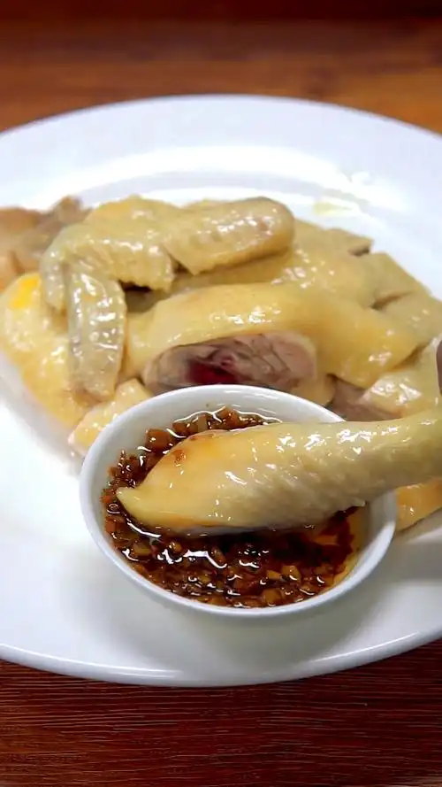 烧腊培训#白切鸡砍鸡摆盘教程分享,烧腊实体店老师傅现场教学-度惺佑