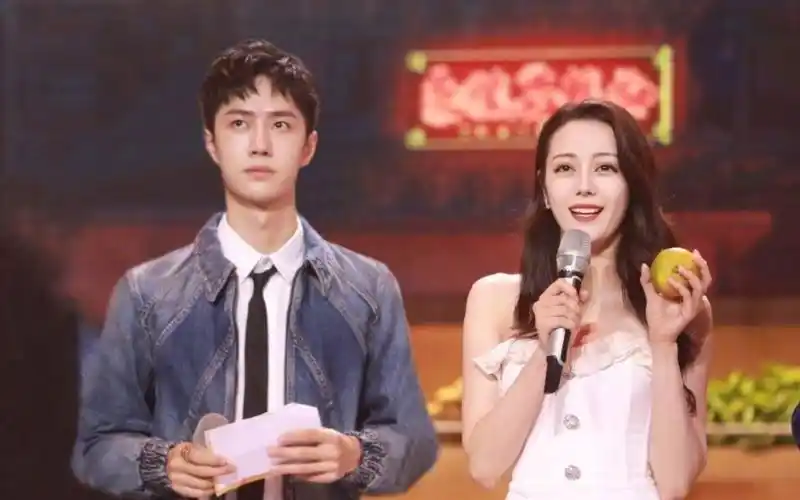 (迪丽热巴&王一博)热播姐弟同框细节