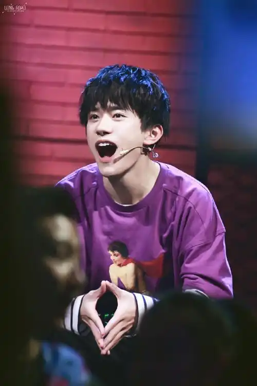 小葡萄太可爱了@tfboys-易烊千玺#易烊千玺怎么这样##四字 易烊千玺