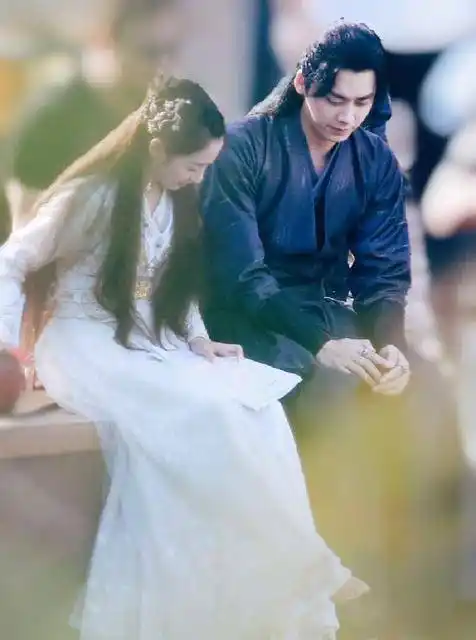 时隔四年,李易峰再度出演奇幻武侠剧,女主是新晋小花!_唐嫣_陈钰_一角