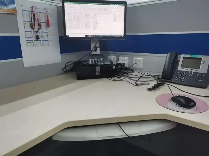 我的极简办公室工位