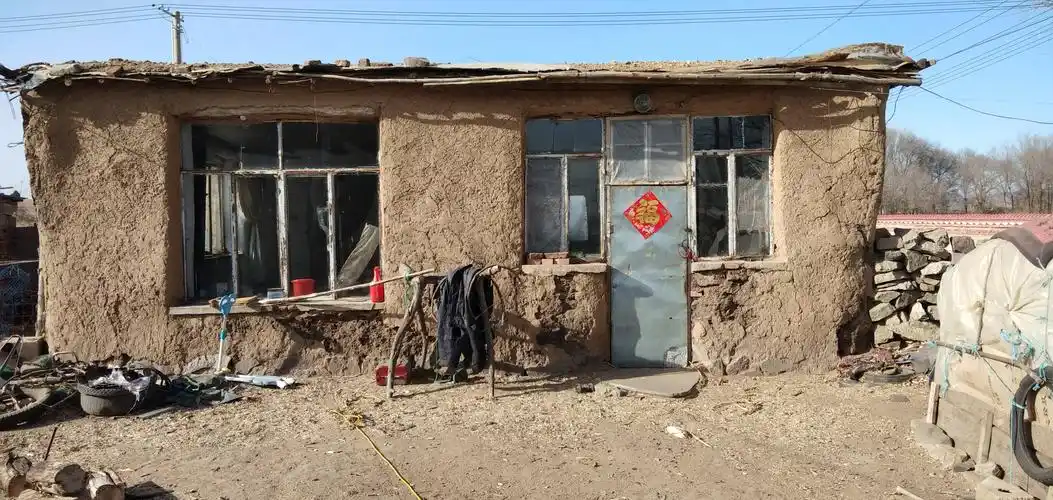 80年代的房子到现在还有呢!2019年初十拍照的,明年不一定还在呢!