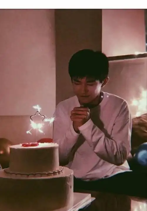 易烊千玺20岁生日,一个愿意花七个月时间准备约会的男孩谁会不爱