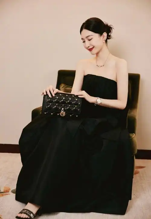 江疏影黑色抹胸长裙##江疏影好优雅