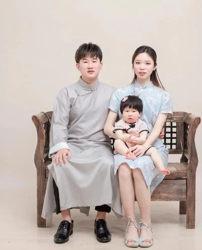 最美全家福照片  - 用户815574495777 - 抖音