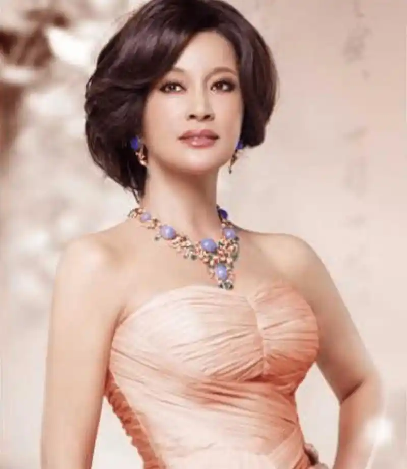 离开精修和美颜,真实状态一言难尽