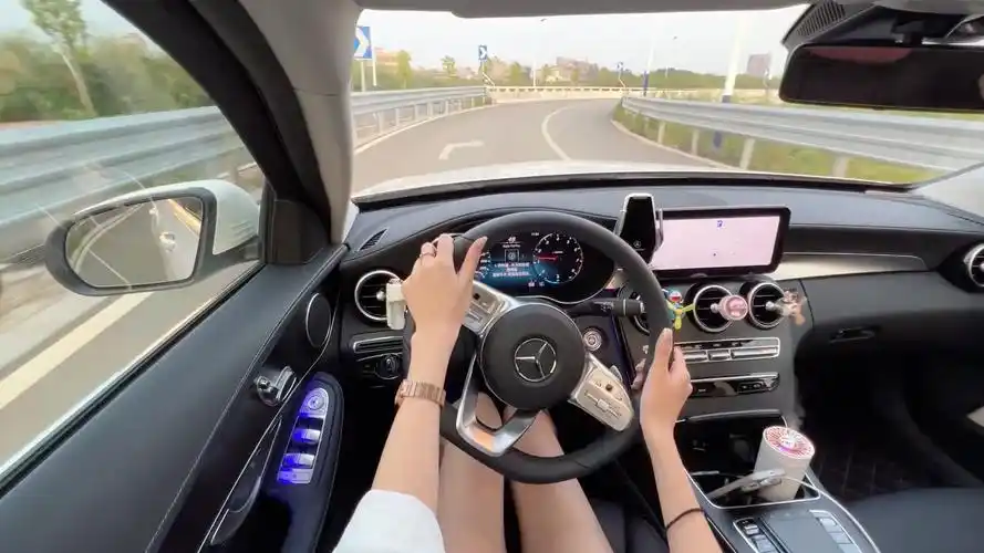 第一视角 #奔驰 #梅赛德斯 #手握方向盘的女孩子