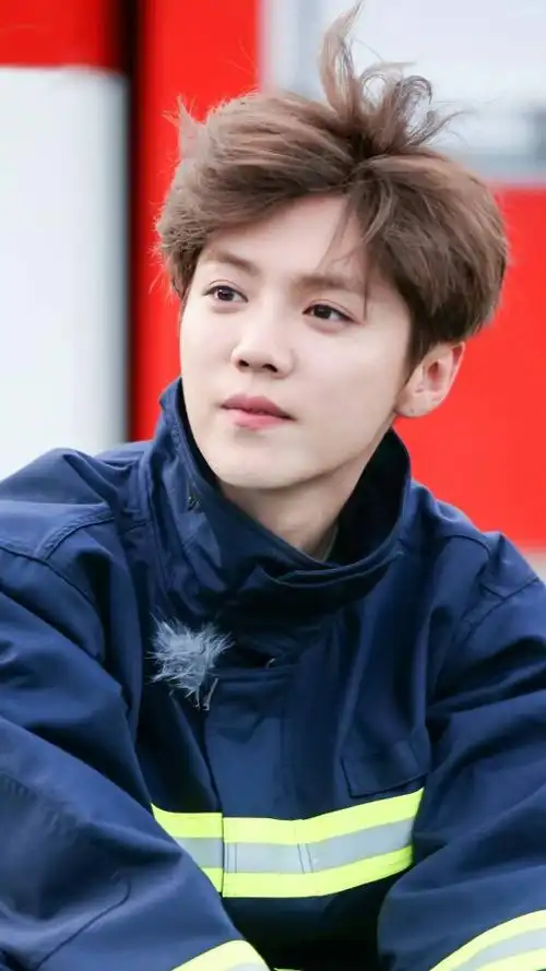 鹿晗# 高清壁纸. 手机屏保.