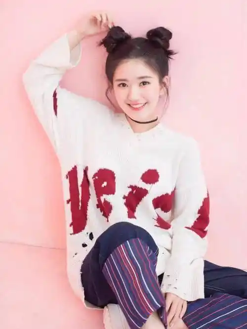 赵露思古装肉嘟嘟甜美可人,现代娇羞羞清纯萌妹,双丸子头可爱爆_个性