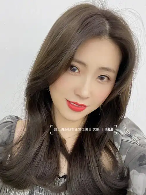 tony取名为梨木棕色08找  染了一个比较深的颜色看久了浅色的头发看