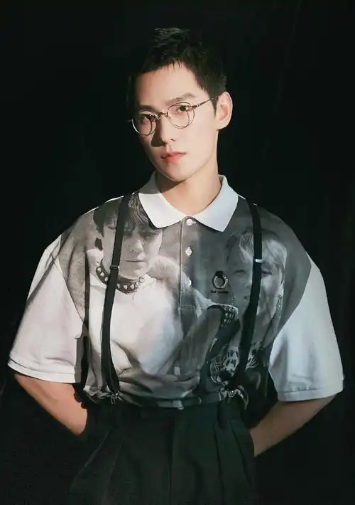 杨洋戴眼镜好苏