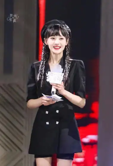 简介:郑爽贝雷帽甜美靓丽剧照图片,分享一组郑爽图片给大家,图中的