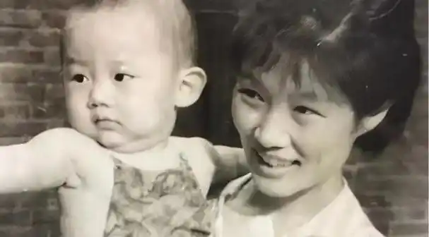 吕中的女儿,与她的哥哥形成鲜明对比,自小便对航天科学抱有浓厚的兴趣