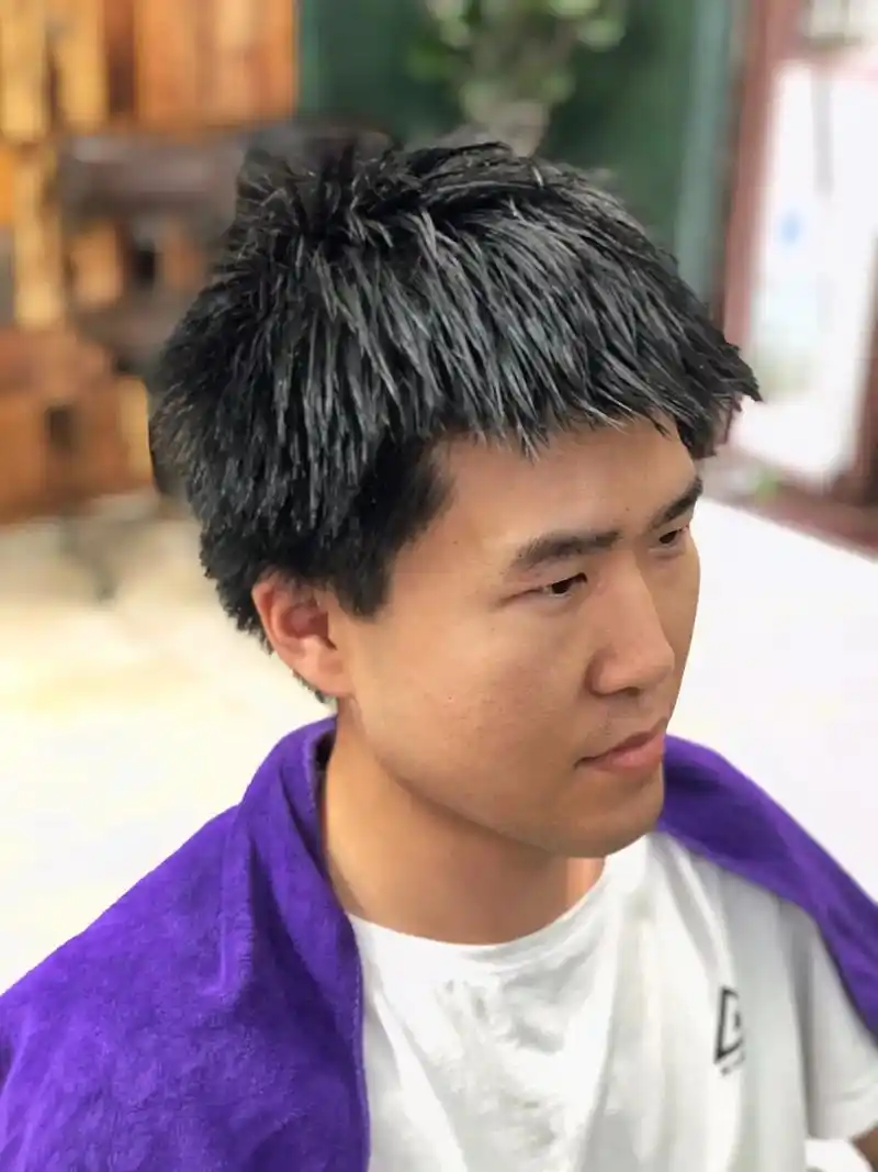 98男士发根定位烫77薄荷棕青发色.