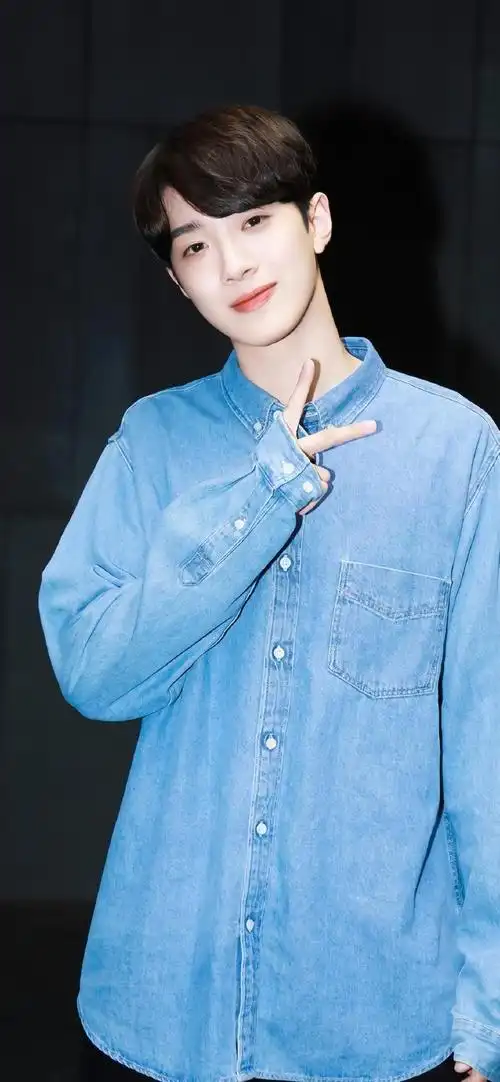 顶级奶狗脸赖冠霖手机壁纸