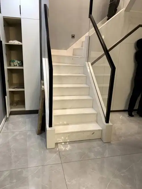 钢化玻璃实木扶手