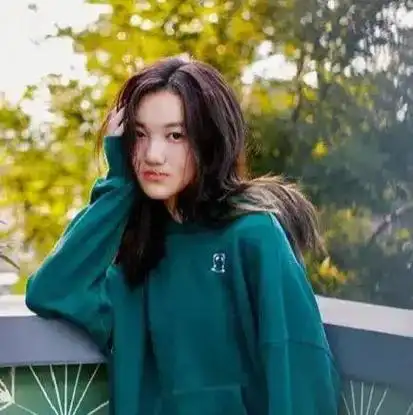 王菲与母亲__王菲产女轰动李亚鹏聊起女儿李嫣的大学申请和今后打算