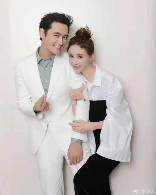 张歆艺袁弘结婚七周年,花式比7合照,一个比一个甜_仪式_祝福_都对