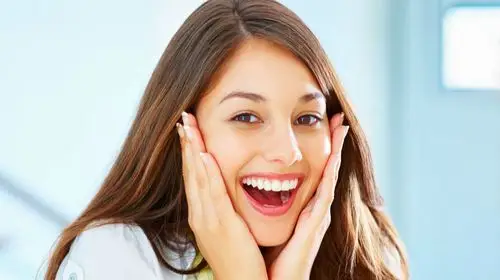 闪亮炫白的牙齿,让笑容更加动人