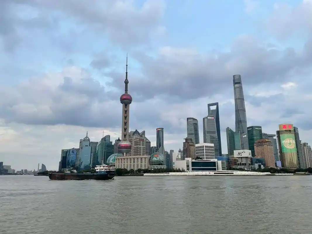 上海外滩 #每一张照片都是满满的回忆和足迹 - 抖音