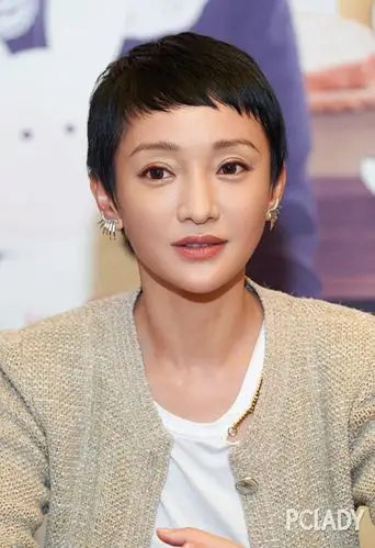 美容 美发造型 > 正文   周迅最经典的造型几乎都是短发,如此利落干净