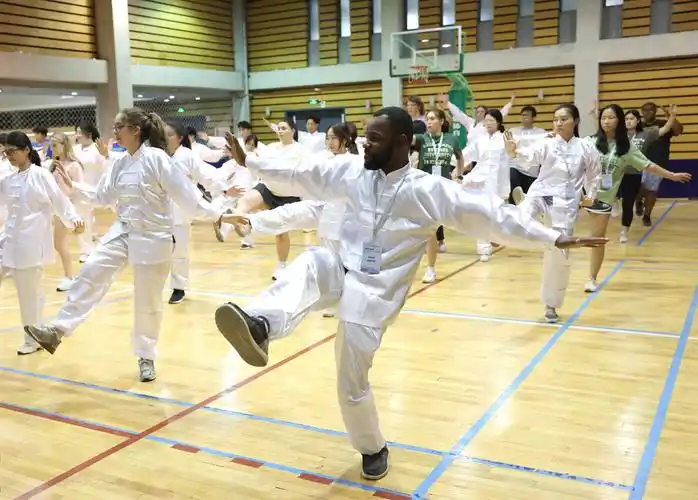 中美大学生同上体育课