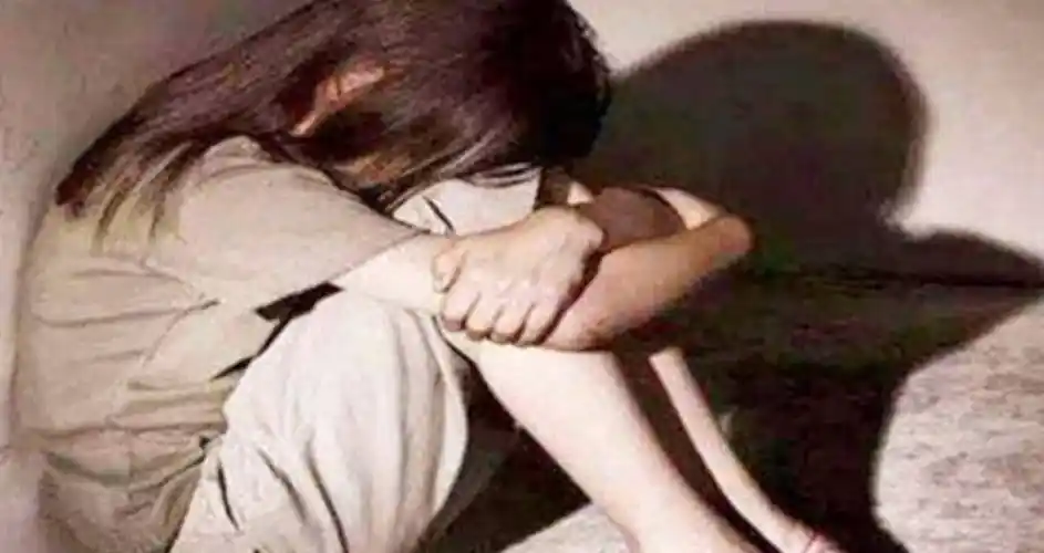 青海妈妈燕志云:虐待6岁女儿致死,7年后出狱,挖出女儿骨灰泄愤_苏丽