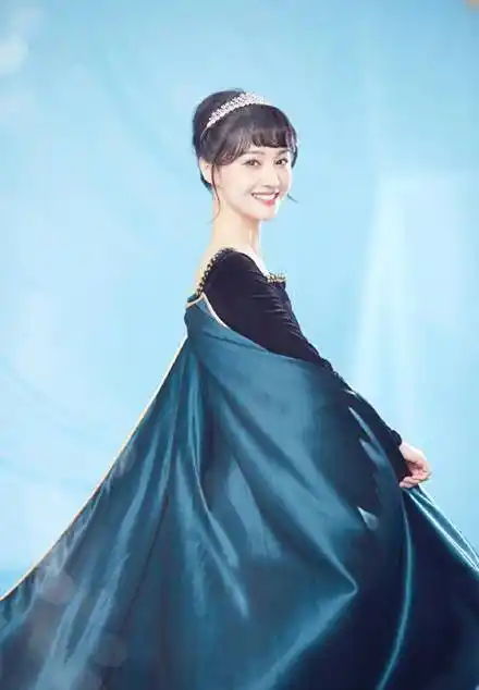 关晓彤杨超越cos姜子牙哪吒 踢馆迪士尼公主风_造型_刘海_自然